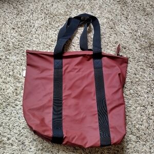 Rains tote maroon bag